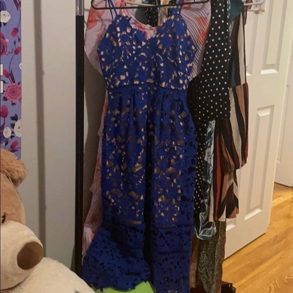 Midi lace dress
